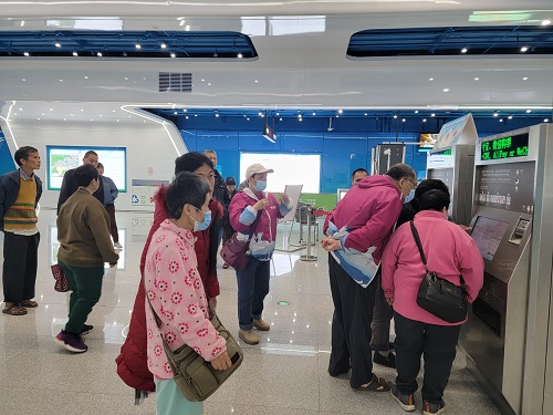 长洲街康园工疗站组织学员参观深井地铁站图片3.jpg